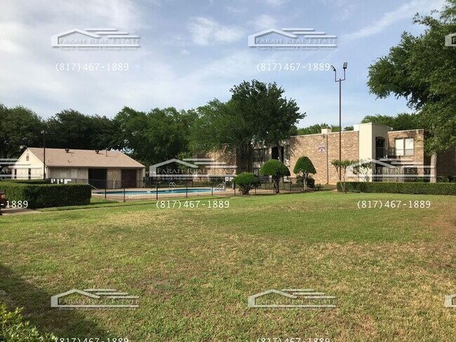 Foto del edificio - Two bedroom Two bath Condo in Woodhaven, e...
