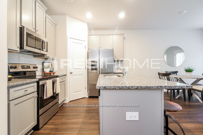 Building Photo - 1300 Simmons Rdg Ln