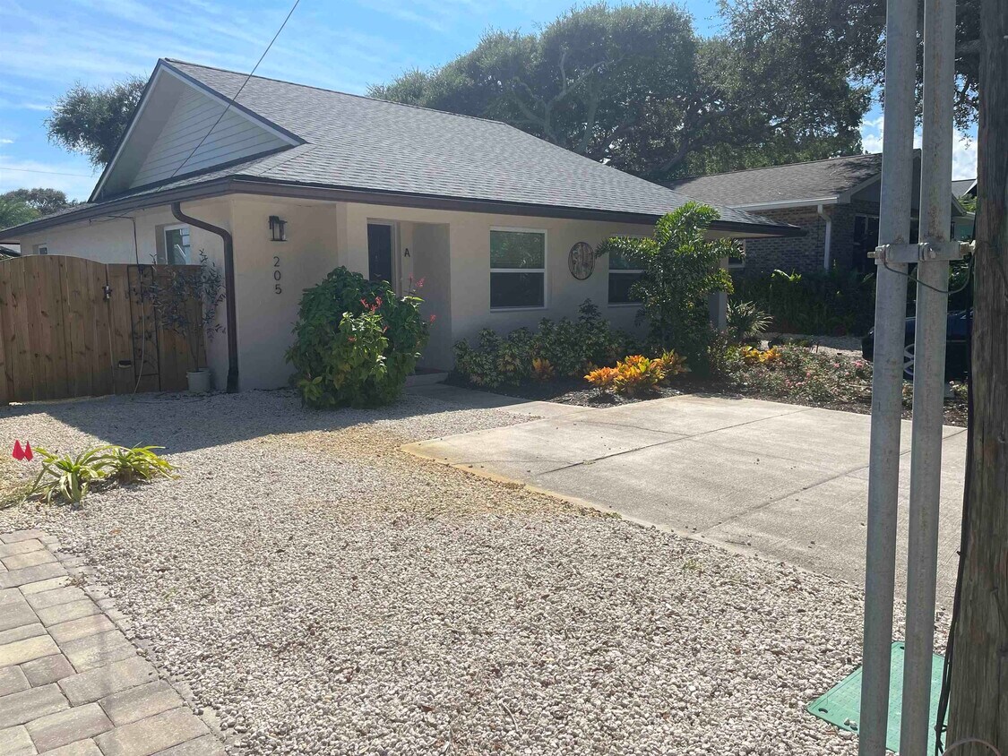 Foto principal - 205 6th St