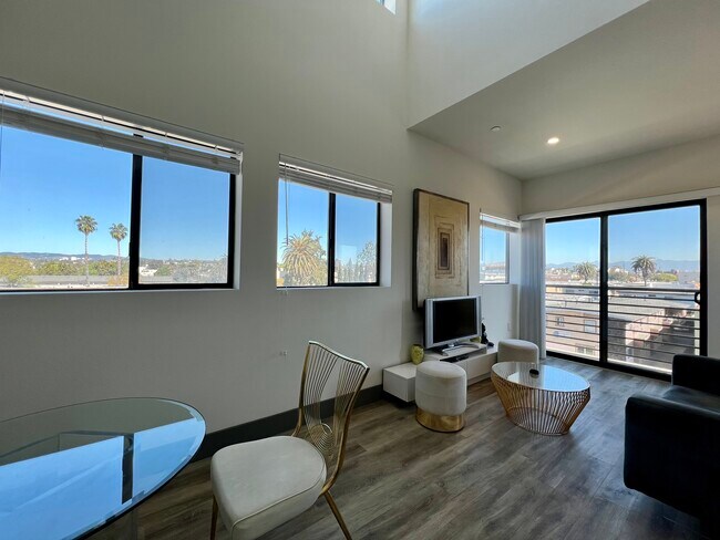 Building Photo - 3743 Midvale Ave
