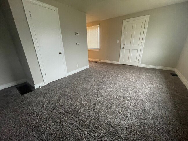 Building Photo - 2BD/1BA Single Family Home