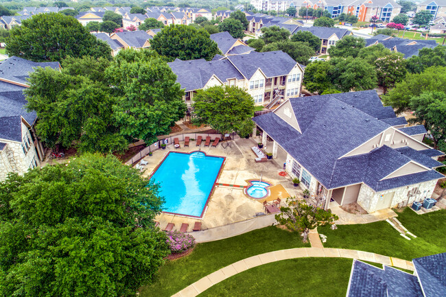 Building Photo - University Oaks Student Living