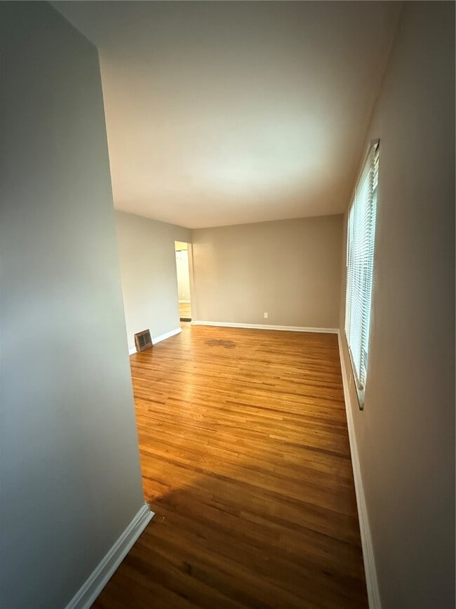 Foto del edificio - 7128 Yates St