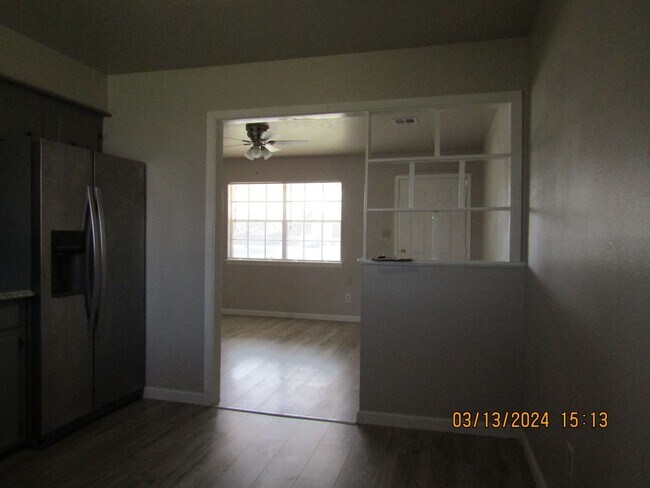 Building Photo - Freshly Painted/New Flooring Home!! Pets N...
