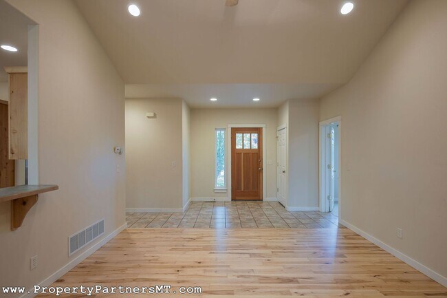 Building Photo - 4 Bed 2 Bath Home in Beautiful Alder Creek...