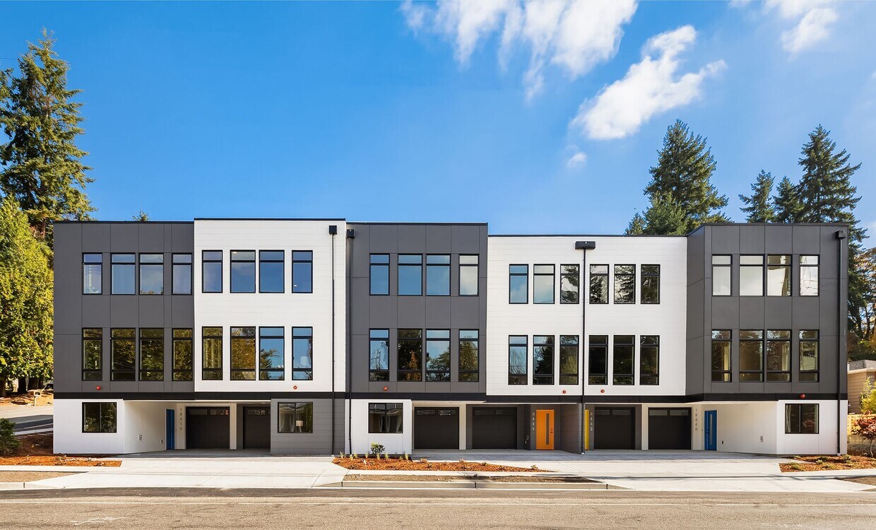 Foto principal - Huge Newer Shoreline Townhouse 4 Bedroom 4...