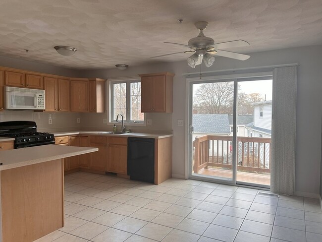 Building Photo - 933 Varnum Ave