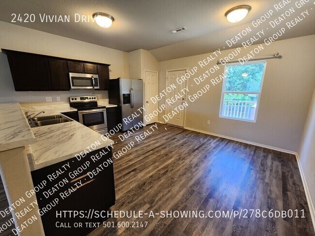 Building Photo - 2420 Vivian Dr