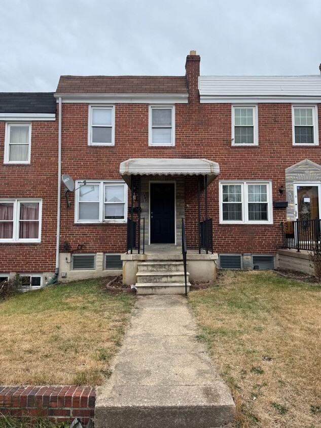 Primary Photo - Eastfield townhome is Move-in Ready!