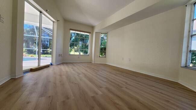 Foto del edificio - Fresh Paint, New Floors, and a Heated Pool - Move-In Ready!