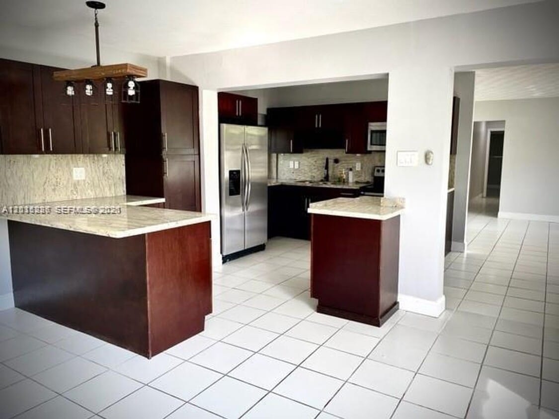 Photo - 7425 SW 118th St # 7425, Pinecrest, FL 33156