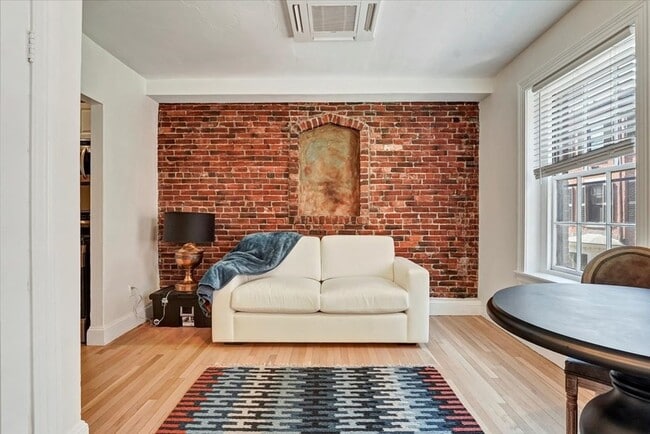 Building Photo - 133 Myrtle St