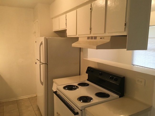 Building Photo - 3500 Baker Dr