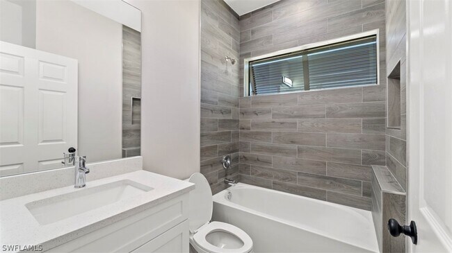 Building Photo - 16091 Lakeview Dr