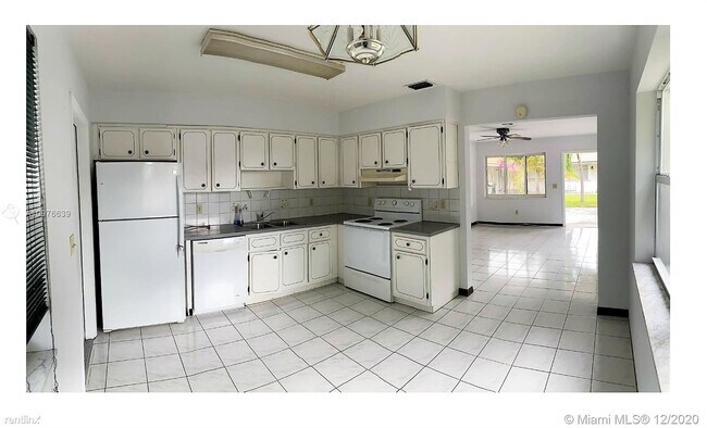 Building Photo - 2 br, 1 bath House - 30 SE 5th St