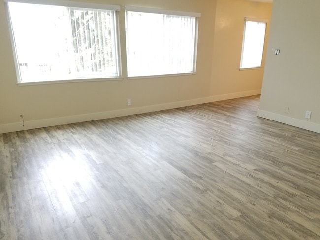 Building Photo - 1715 Central Apartments