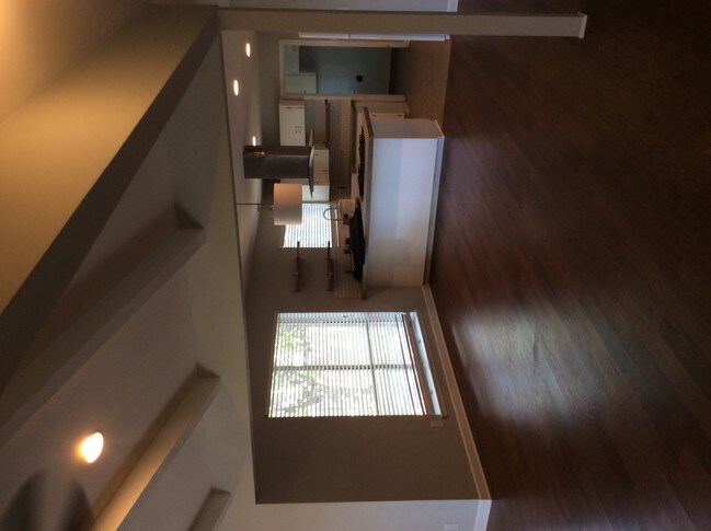 Building Photo - 1003 Collingsworth Dr