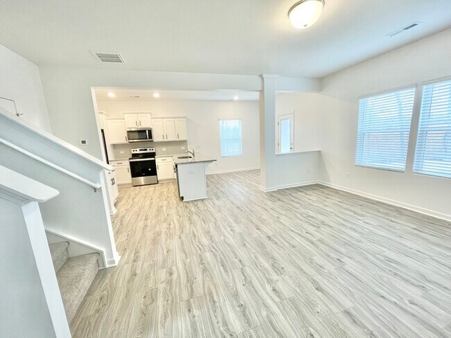 Foto del edificio - Don't miss out! Paired Home minutes from I-77 and I-40 Tour today!
