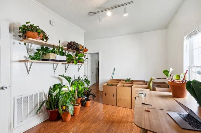 Foto del edificio - 1706 Knowles St