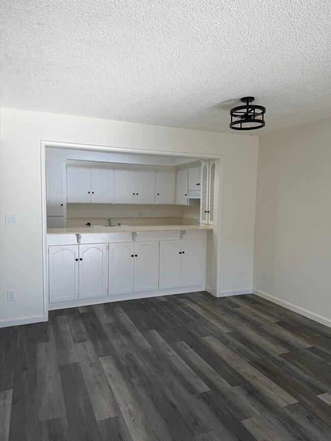 Building Photo - Villa Palms Apartments