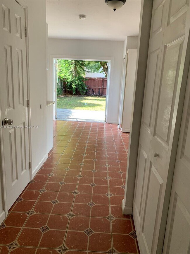 Foto del edificio - 750 NE 86th St