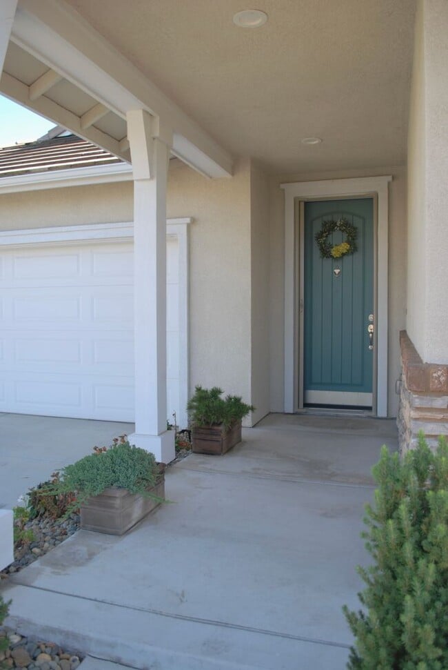 Building Photo - Beautiful 3 Bedroom Home in The Vine Gated...