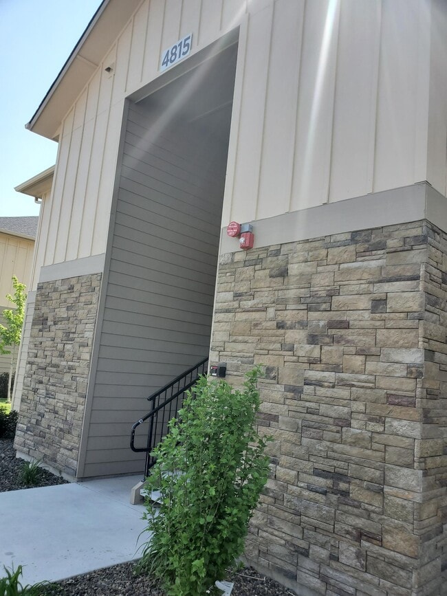Building Photo - 4815 Continental Ln