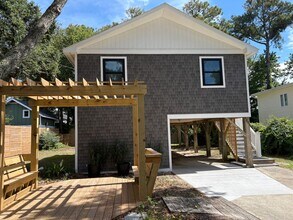 Building Photo - 1005 Indian Dr