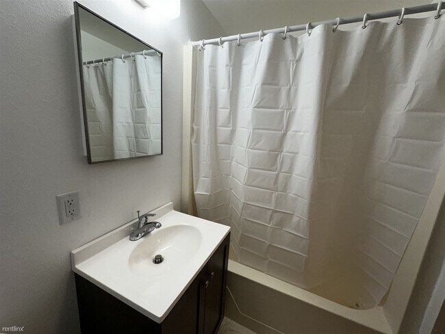 Foto del edificio - 1 br, 1 bath 4plex - 104 Philadelphia Stre...
