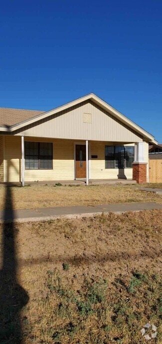 Building Photo - 404 Goliad St