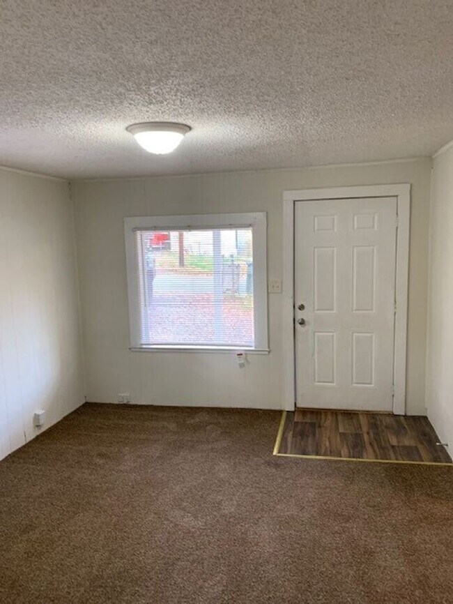 Foto del edificio - 807 Evening Shade Ln