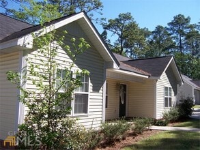 Building Photo - 303 Aldred Ave