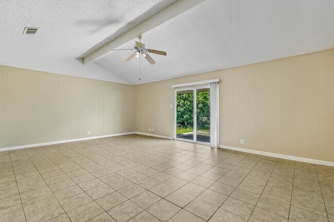 Building Photo - 1404 Massengale St