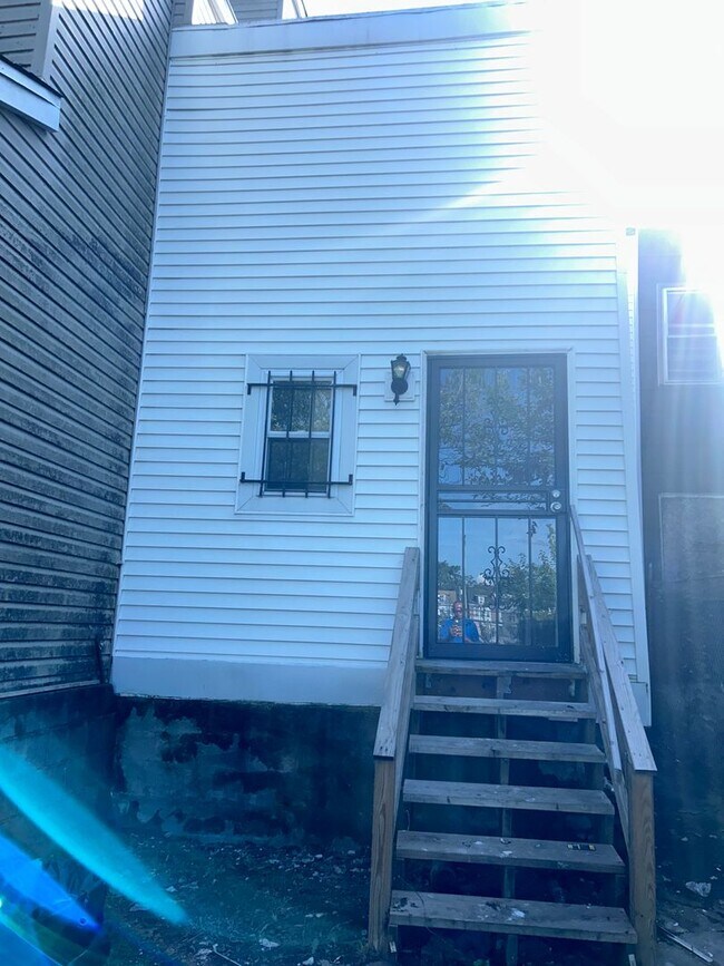 Foto del edificio - 3 bed 1 bath