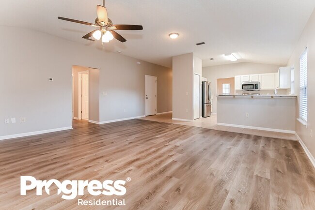 Building Photo - 527 Chancellor Dr E