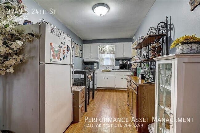 Building Photo - Charming 2 Bedroom Single Family Home