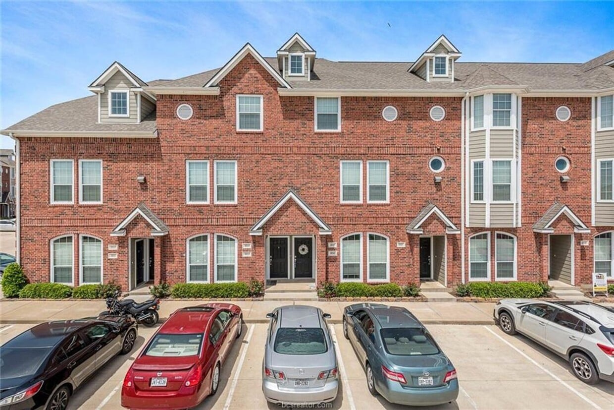 Primary Photo - Lakeridge Townhomes AUGUST Move in!