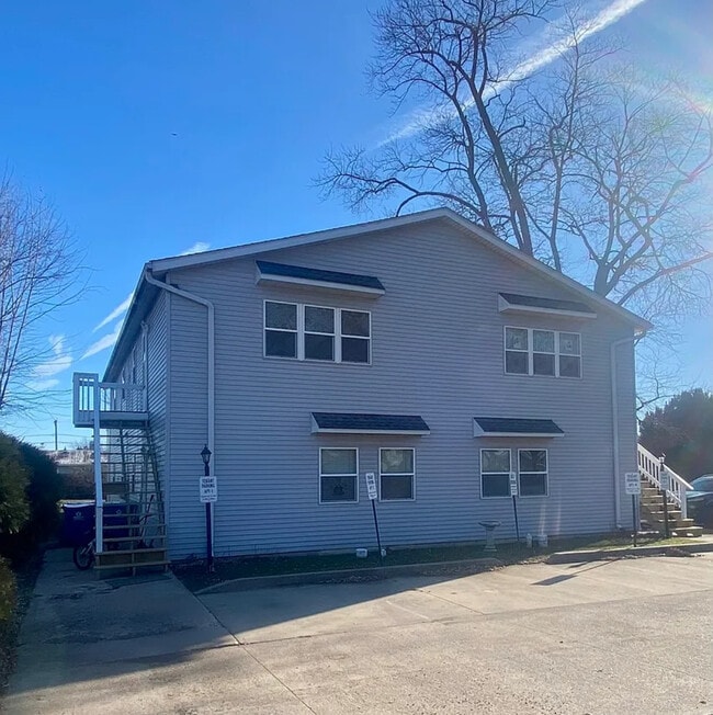 Building Photo - 205 S Boyd Ave
