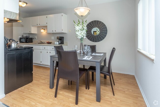 1HAB, 1BA - 836 ft² - Bloomfield Square Apartments - Auburn Hills, MI