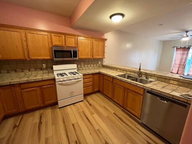 Foto del edificio - 341 Manning Dr