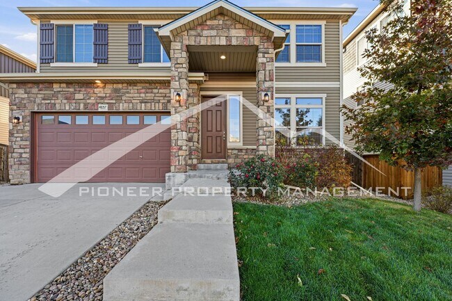 Building Photo - Gorgeous Home with Central AC and Washer/D...