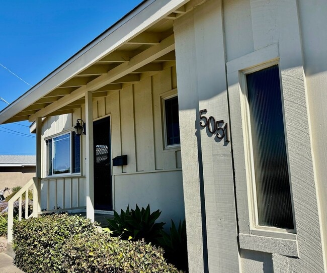 Building Photo - 5051 Dubois Dr