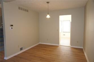 Building Photo - 663 French Rd