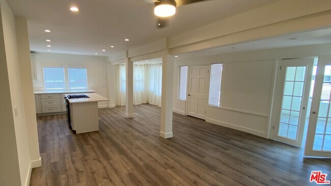 Foto del edificio - 334 N Coast Hwy