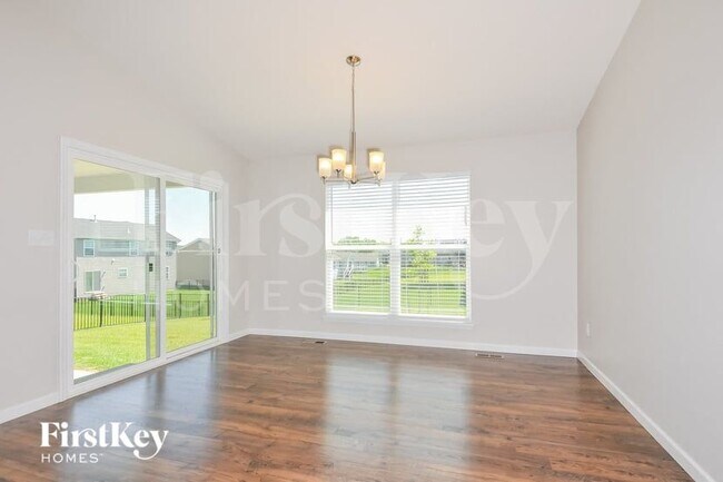 Foto del edificio - 404 Cozy Pines Dr