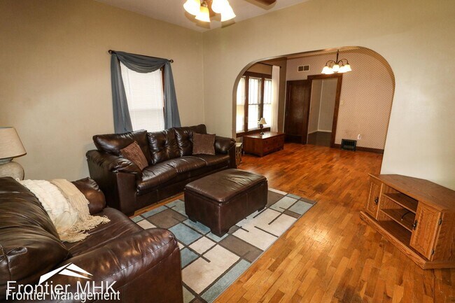 Foto del edificio - 4 br, 2 bath House - 118 S Manhattan Ave.