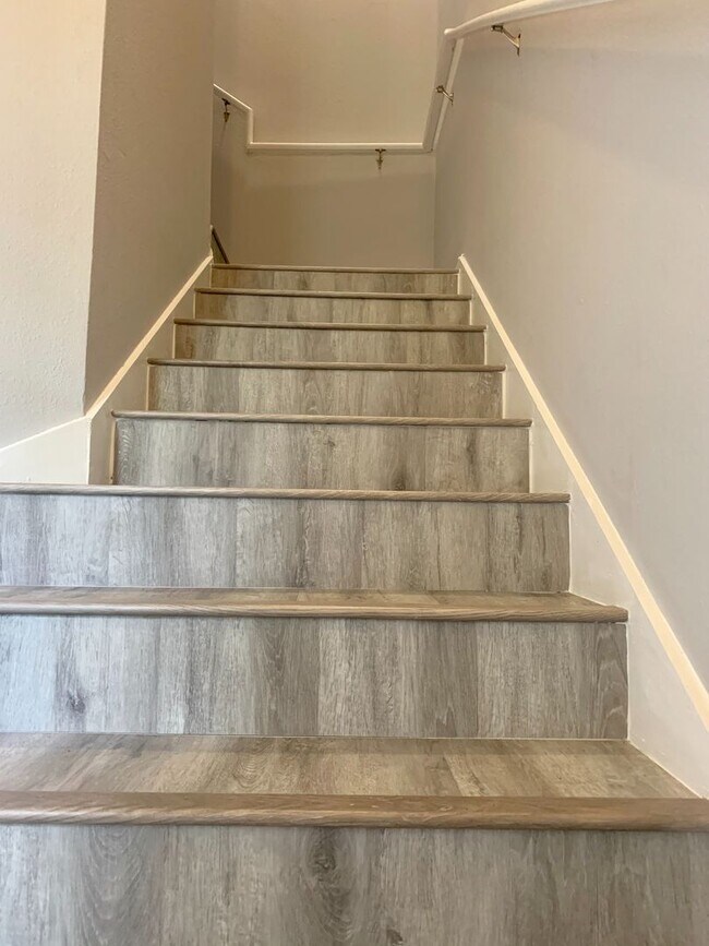 Building Photo - Spacious 2 bedroom/2 bath Condo with 1 car garage in Harmony for Rent