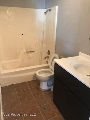 Building Photo - 2112 Bradley Ct