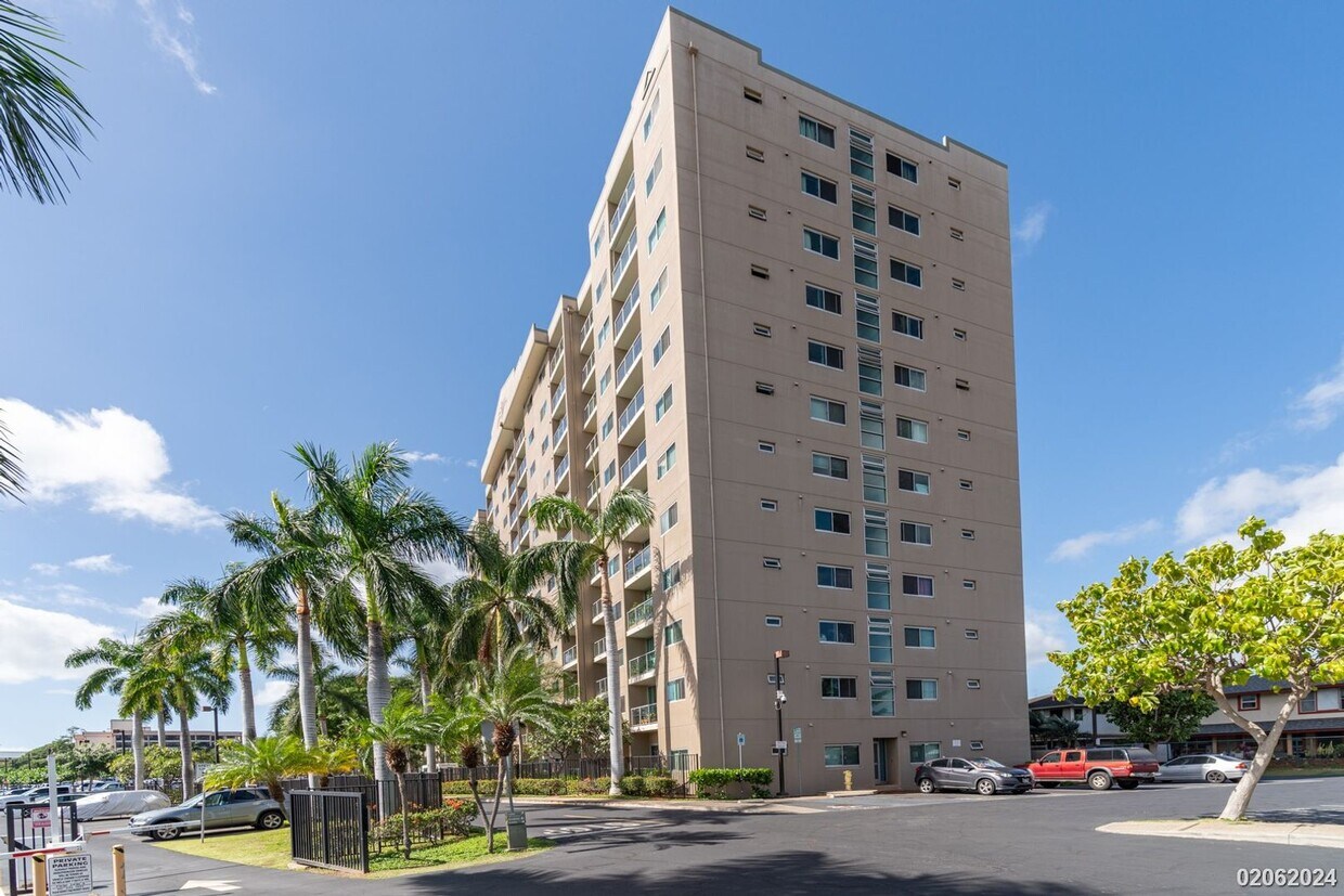 Primary Photo - 3 Bd 1 Ba 2 tandem Prkg - Paiwa Tower - 94...