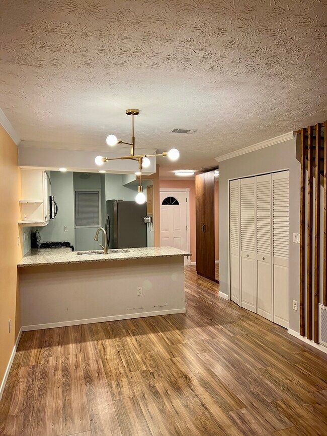 Building Photo - 6685 Langtry Ln